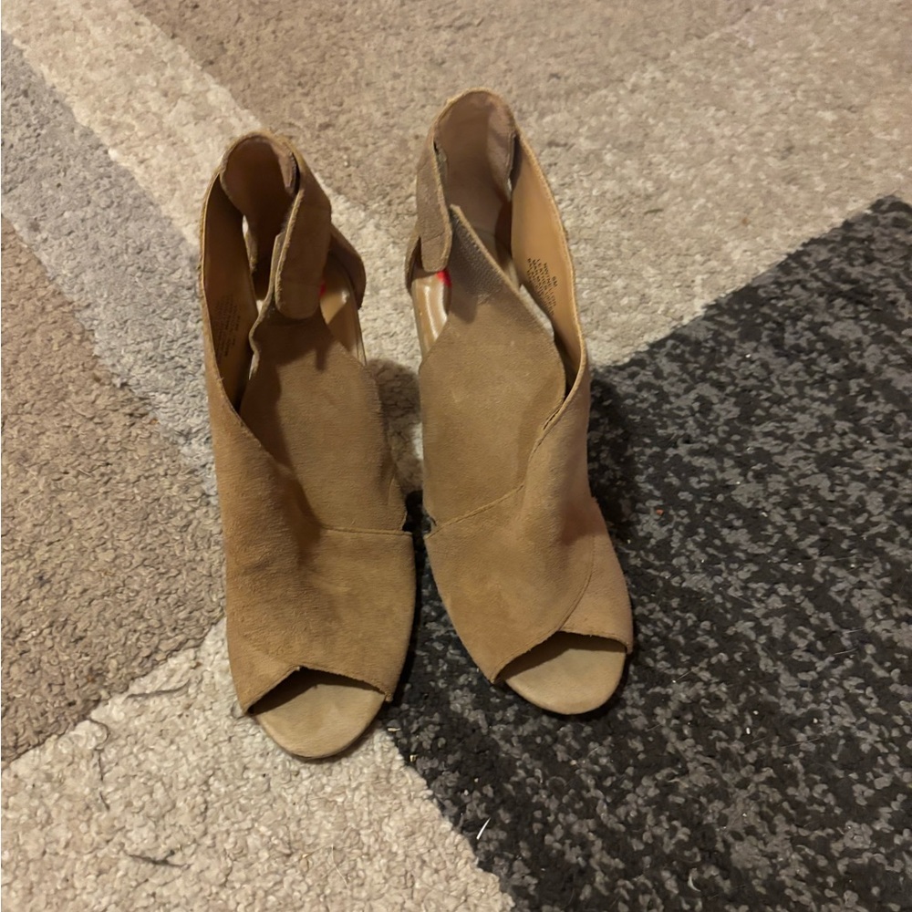 Nine West Tan Ankle Booties with Chunky Heel